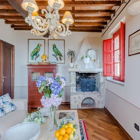Scenic In With Pool Villa Lucca