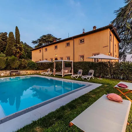 Scenic In With Pool *