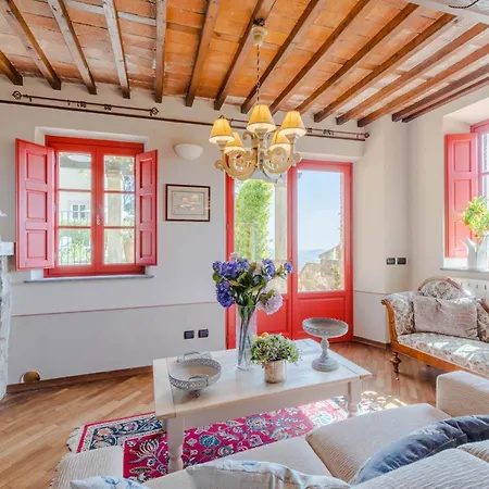 Scenic In With Pool Villa Lucca