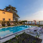 Scenic In With Pool Lucca