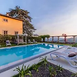Scenic In With Pool Villa Lucca