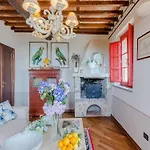 Scenic In With Pool Villa Lucca