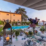 Scenic In With Pool Villa