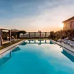 Scenic In With Pool Villa Lucca