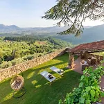 Scenic In With Pool Lucca