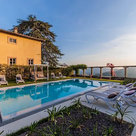 Scenic In With Pool Lucca
