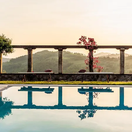 Scenic In With Pool Lucca