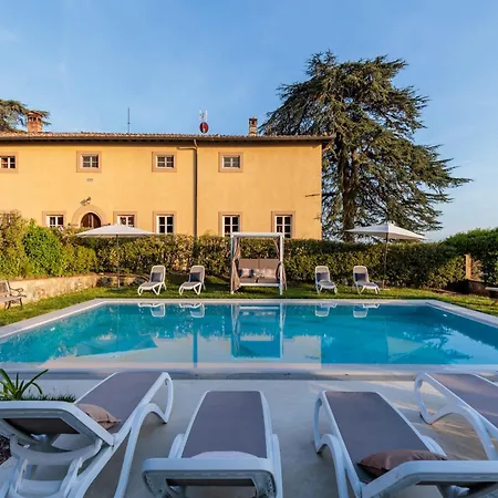Scenic In With Pool Lucca